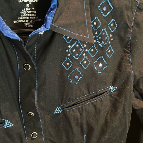 Wrangler Rock 47 Cowgirl Shirt - Picture 4 of 8